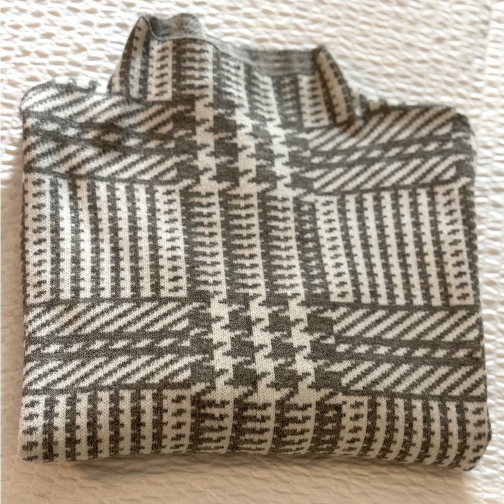 Max Studio Turtleneck Printed Grey Sweater, Size  S